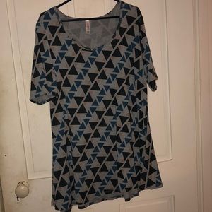LuLaRoe Tops - Lularoe 2XL Perfect Tee LuLaRoe Tops - Lularoe 2XL Perfect Tee